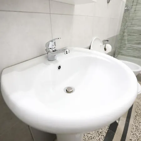 Unique Bologna 4* רומא
