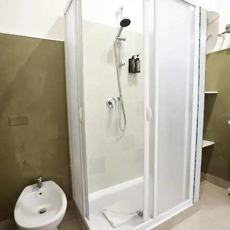 Unique Bologna לינה וארוחת בוקר 4*